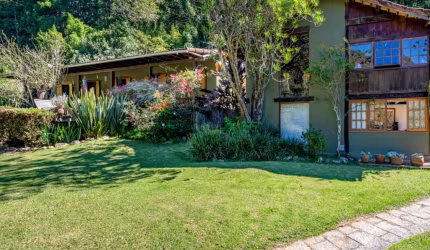 Casa com 5 quartos em condomínio em Araras, Petrópolis.