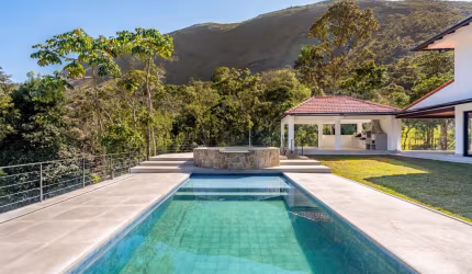 Casa com 4 quartos em condomínio em Araras, Petrópolis.