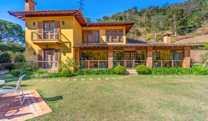 Casa com 4 quartos em condomínio em Araras, Petrópolis.