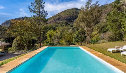 Casa linear com 7 suítes em Itaipava, Petrópolis