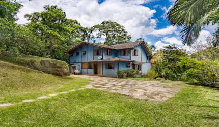 Casa com 4 quartos em Itaipava, Petrópolis
