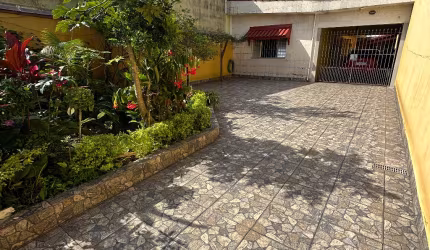 CASA COM MUITO QUINTAL A 500 METROS DA PAIA!!!!