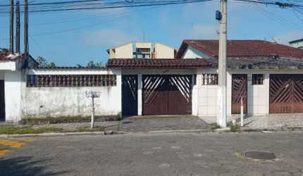 Casa para Venda no bairro Vila Atlântica, Mongaguá/SP.