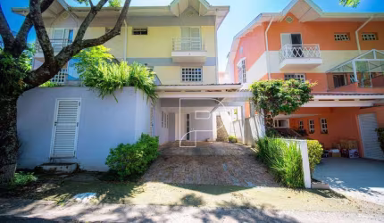 Linda Casa na Granja Viana  Localização Privilegiada