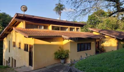 Casa com 3 dormitórios à venda, 500 m² por R$ 2.150.000,00 - Chácara dos Junqueiras - Carapicuíba/SP