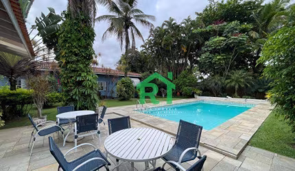Casa a` venda na Praia do Pernambuco | Rocha Imo´veis Guaruja´