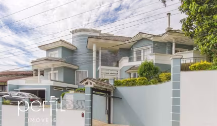 Sobrado a venda em condominio fechado com tres suites e um quarto no bairro Saguaçu - Joinville/ SC