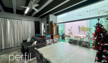 Cobertura a venda com tres quartos sendo uma suite no bairro Floresta - Joinville/ SC