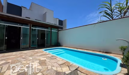 Sobrado geminado com piscina à venda - 3 quartos, sendo 1 suíte com ampla sacada - bairro Saguaçu - Joinville/SC