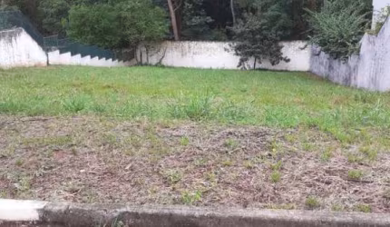Terreno com 820 m² em Condomínio em Atibaia