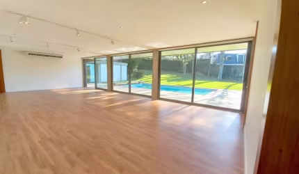 Casa alto padrão para locação com 5 suítes 6 vagas no Jardim Everest / Cidade Jardim  próximo ao Jo