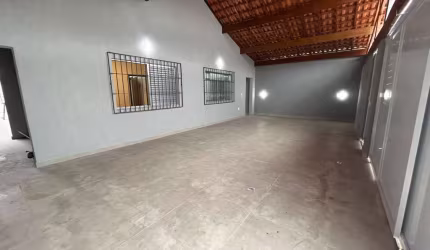 CASA ISOLADA, DE 4 DORMITORIOS COM EDÍCULA NOS FUNDOS.