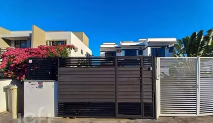 Casa com 3 quartos à venda na Avenida das Constelações, 776, São João do Rio Vermelho, Florianópolis, 133 m2 por R$ 850.000