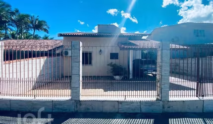 Casa com 4 quartos à venda na Rua Sabino Anísio da Silveira, 998, Campeche, Florianópolis, 204 m2 por R$ 1.860.000
