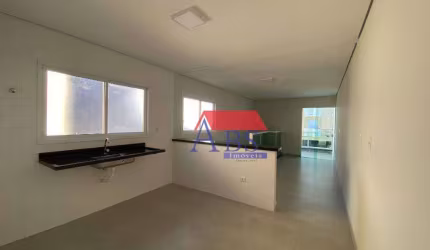 Casa sobreposta alta com 3 dormitórios. Aceita FGTS e financiamento.