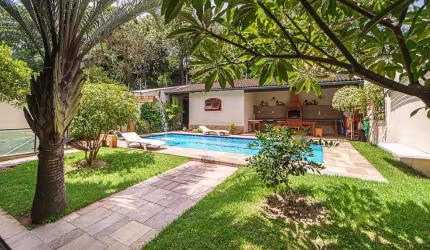 Casa tipo para venda com 4 quartos, sendo 2 suítes, 560m²