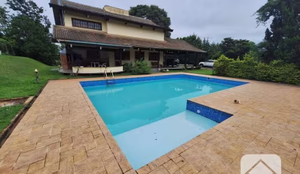Viva em Harmonia com a Natureza: Casa Exclusiva no Condomínio Itaembu!