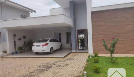 Casa em condomínio Portal das Esttrelas