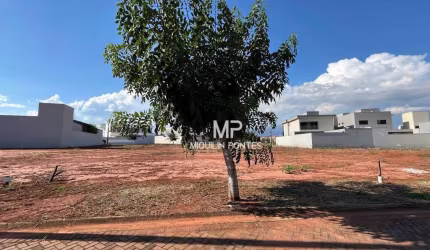 Terreno à venda, 447 m² por R$ 550.000 - Condomínio Bourbon Residence - Jaboticabal/SP