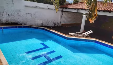 Casa - Padrão, para Venda em Uberlândia/MG