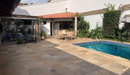Casa - Sobrado Padrão, para Venda em Uberlândia/MG