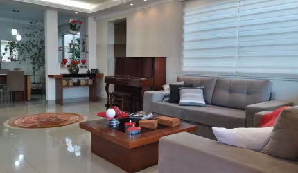 Casa - Padrão, para Venda em Uberlândia/MG