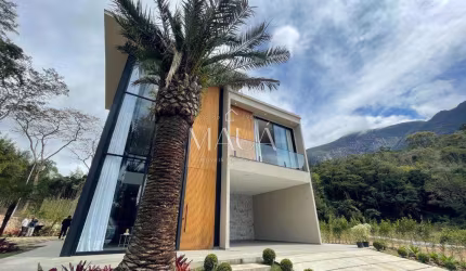 Venda | Casa com 330 m², 4 dormitório(s), 2 vaga(s). Araras, Petrópolis