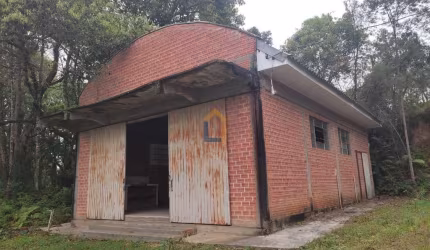 Barracão de 100m² no Bairro Lamenha Grnade em Almirante Tamandaré