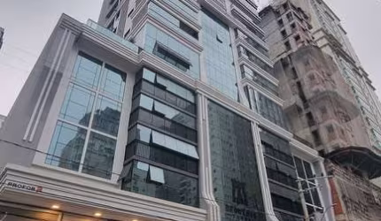 Apartamento com 4 suítes a venda em Meia Praia