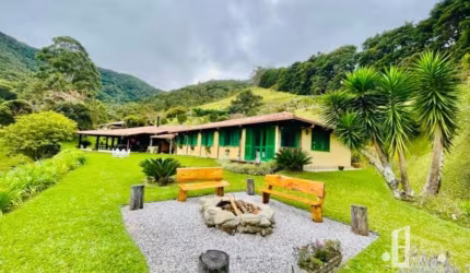 SITIO NAS MONTANHAS À VENDA NA CIDADE DE TERESÓPOLIS RJ
