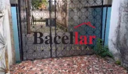 Casa com 7 quartos à venda na Rua Atílio Parim, Jardim América, Rio de Janeiro, 80 m2 por R$ 360.000
