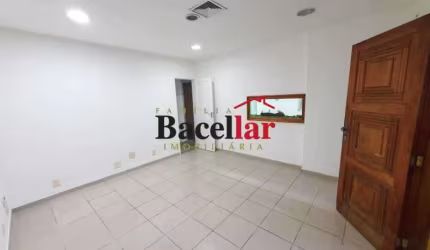 Casa com 8 quartos à venda na Rua Hugo Bezerra, Engenho de Dentro, Rio de Janeiro, 301 m2 por R$ 570.000