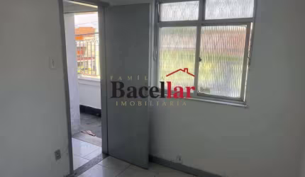 Casa com 2 quartos à venda na Rua Furtado de Mendonça, Quintino Bocaiúva, Rio de Janeiro, 66 m2 por R$ 160.000