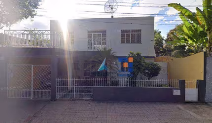 Casa com 4 dormitórios à venda, 284 m² por R$ 460.000 - São Pedro - Governador Valadares/MG