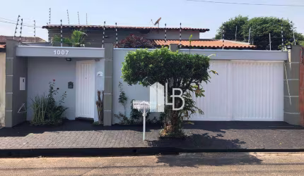 Casa com 3 dormitórios à venda, 160 m² por R$ 630.000,00 - Santa Mônica - Uberlândia/MG