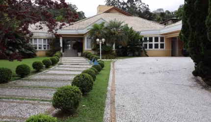 Espetacular Casa de Luxo com 4 Suítes no Residencial Tamboré, Barueri-SP: 3 Salas, 8 Banheiros, 6 Vagas, 1.003m²!