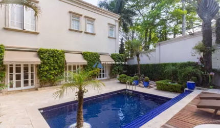 Residência de luxo com 8 quartos, 5 suítes na Vila Madalena - São Paulo, 5 vagas de garagem, 584m² de área.