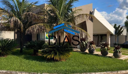 PORTAL DAS ARAUCARIAS LINDA CASA COM TRÊS SUITES, LAGO E PAISAGISMO