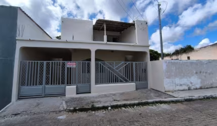 Casa com 2 moradas no bairro Santa Terezinha