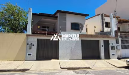 Imperdível, casa grande com entrada individual e corredores a 50 mts do Shopping