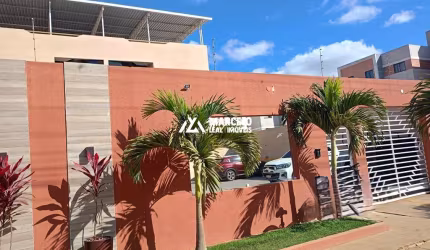 Vendo Apartamento com 105m² de área útil contendo 3 Quartos sendo  2 Suítes no B