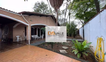 Casa ampla na região central, ideal para consultórios e escolas
