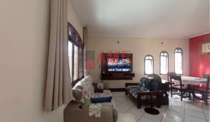 Casa com churrasqueira à 900 metros da Praia de Itanhaém