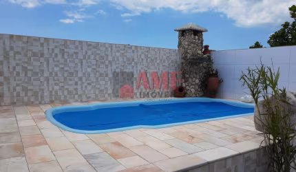 Sobrado com piscina a 700 metros do mar