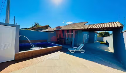 Linda Casa com Piscina com 2 Dormitórios
