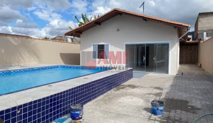 Casa com Piscina no Jardim Suarão