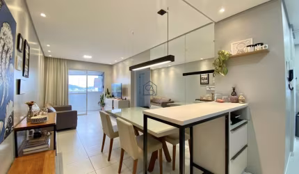 Apartamento semi mobiliado com 02 quartos sendo 01 suíte localizado no Jardim Cidade - São José - SC.