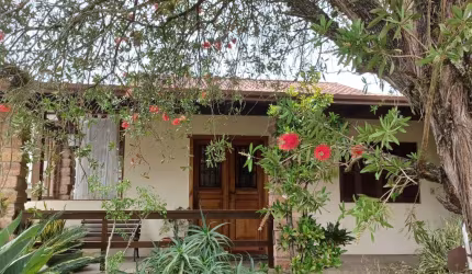 Ótima casa confortável e espaçosa no condomínio Cantegril