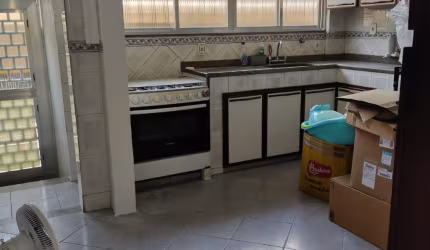 Excelente apartamento no IAPI da Penha Localizado na Rua Santa Camila Pia,  este imóvel no primeiro andar é ideal para quem busca conforto e praticidade.  Bairro IAPI Penha/RJ