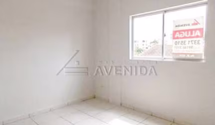 Apartamento com 3 quartos para alugar na Rua Argentina, --, Vila Larsen 1, Londrina por R$ 1.280
